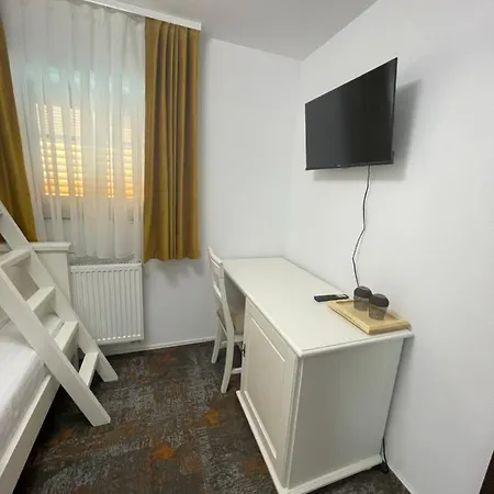 Pensiunea Alexolar New One * Arada